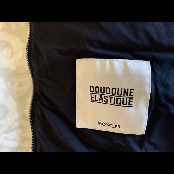 Moncler down jacket sz 3 - Picture 11 of 15
